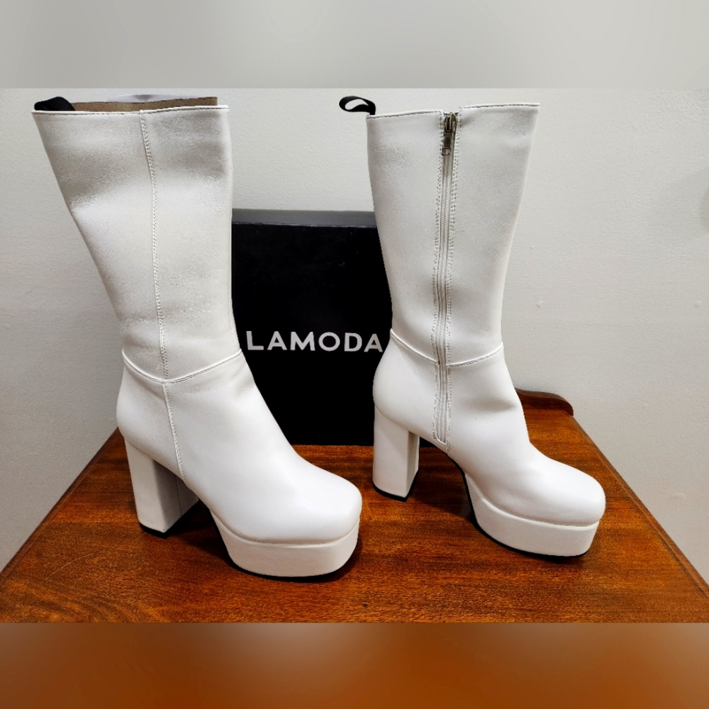 COPY - La Moda Going Under High Ankle book womens 9